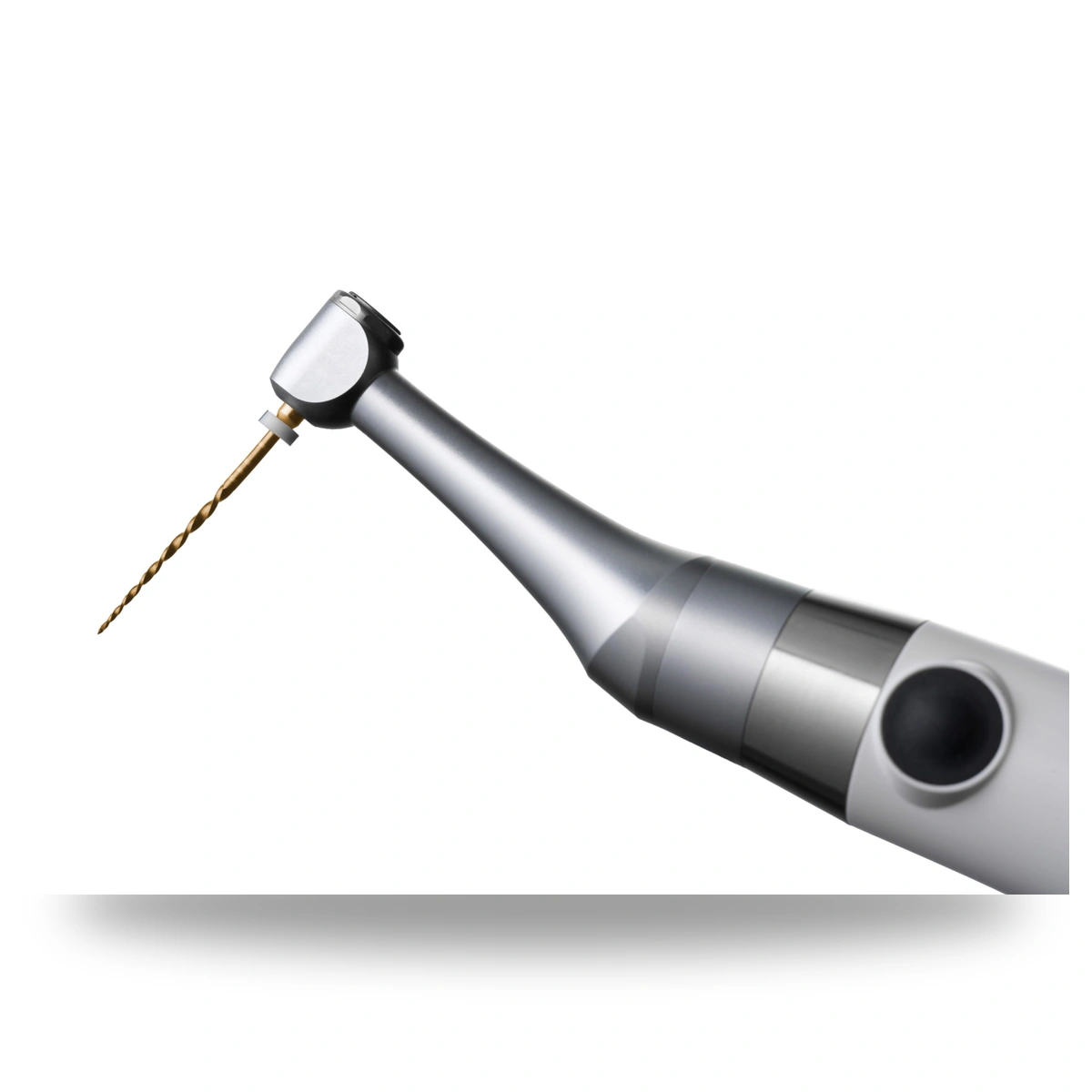 Detailaufnahme des Premium Plus Endomotors E88 mit eingesetzter endodontischer Feile.